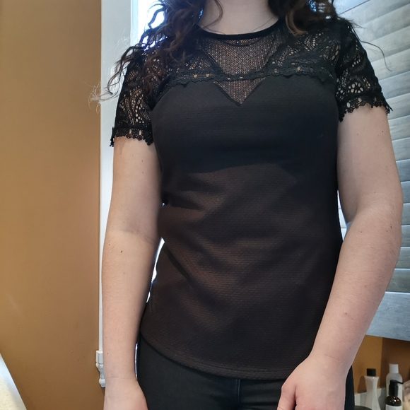 Tops - Picture 2 of 5